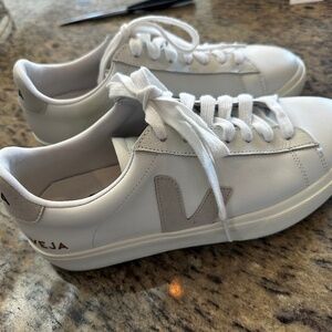 VEJA Woman’s SZ 9 - like new (only worn 1x)
